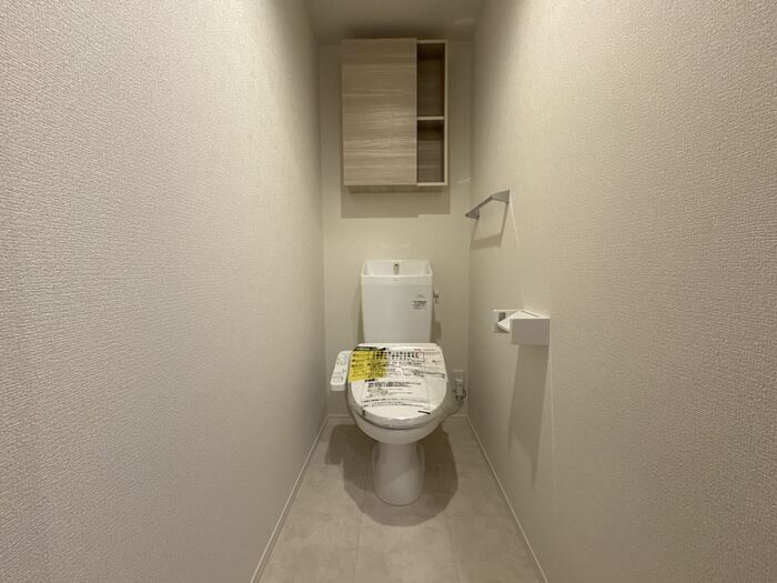 トイレ　温水洗浄便座付きのトイレです♪