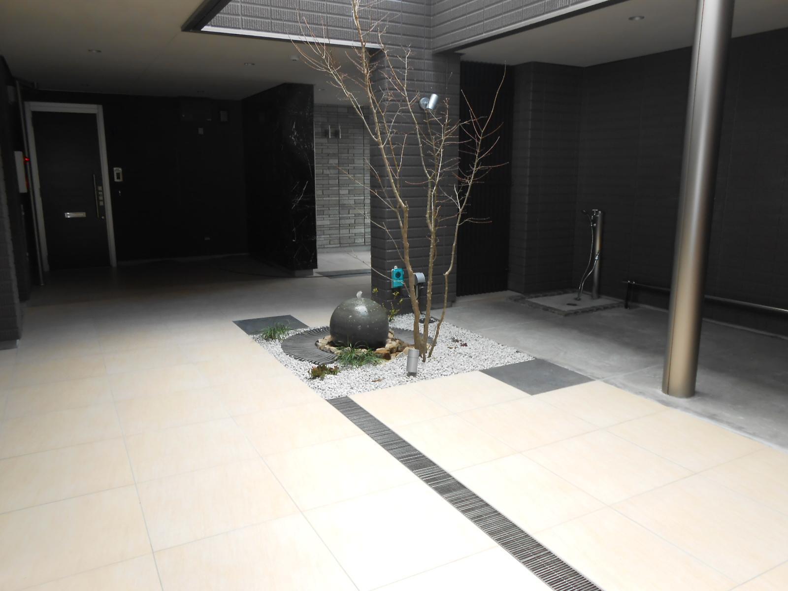 エントランス　分譲マンションのようなエントランスです♪