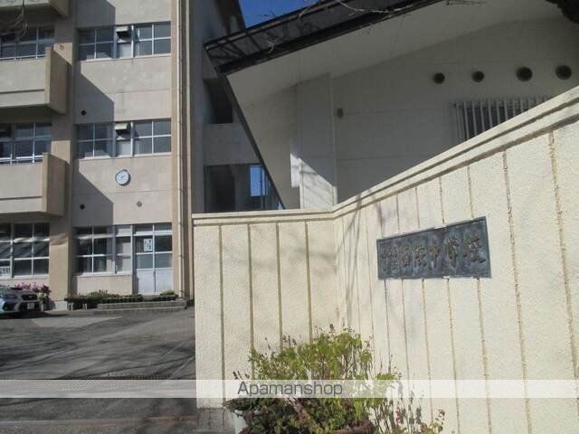 中学校　西陵中学校（中学校）まで410m