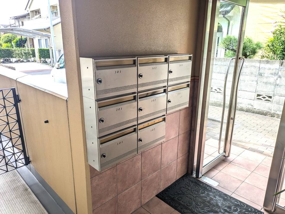 エントランス　メールBOX