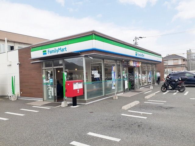 コンビニ　ファミリーマート上代店（コンビニ）まで600m
