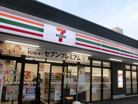 コンビニ　セブンイレブン（コンビニ）まで241m