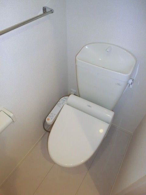 トイレ　ウォシュレット付き