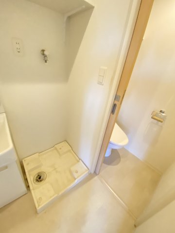 洗面設備　同型のお部屋です。（反転タイプ）