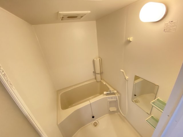 バス・シャワールーム　同型のお部屋です。（反転タイプ）