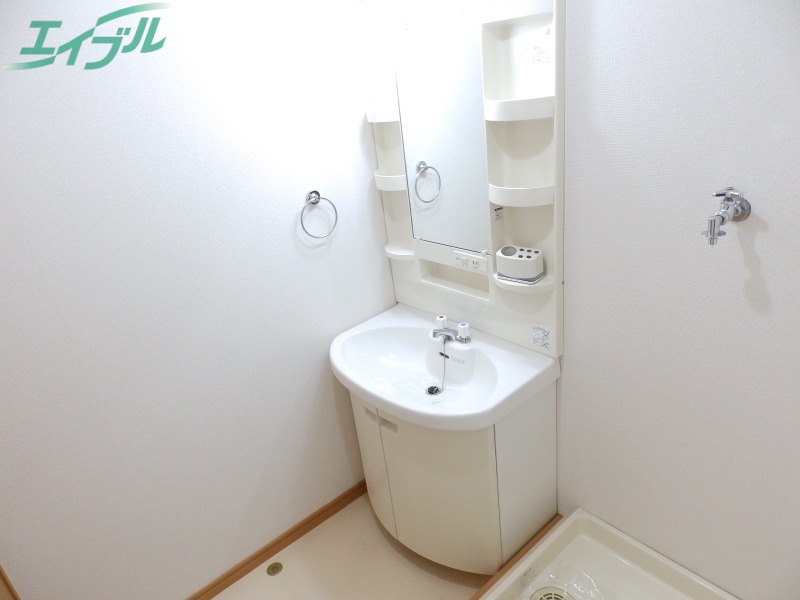 洗面設備　別部屋参考写真です