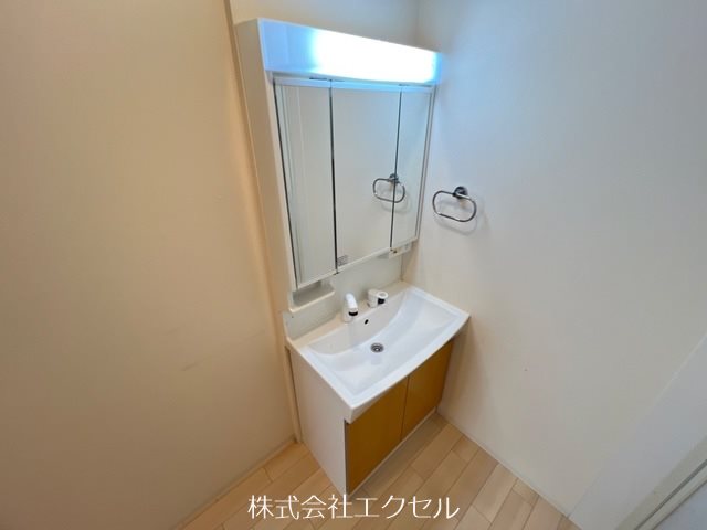 洗面設備　朝に便利な独立洗面台♪