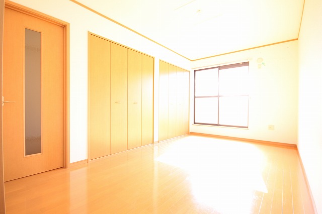 その他部屋・スペース　落ち着いて過ごせるお部屋なので、寝室にいかがでしょうか