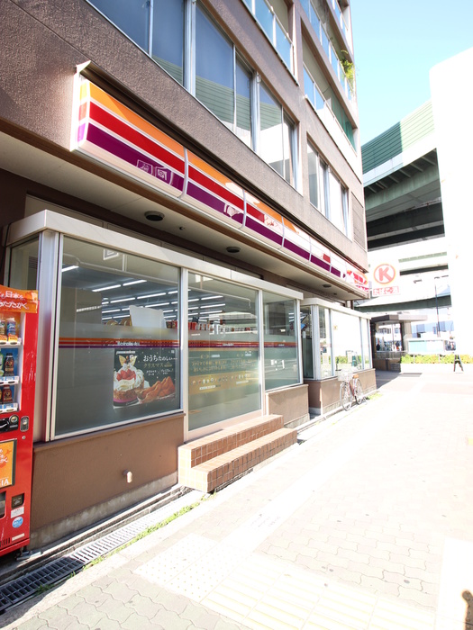 コンビニ　コンビニ（コンビニ）まで550m