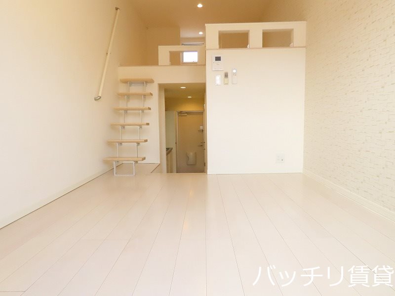 居室・リビング　同型タイプの為、現状を優先致します。