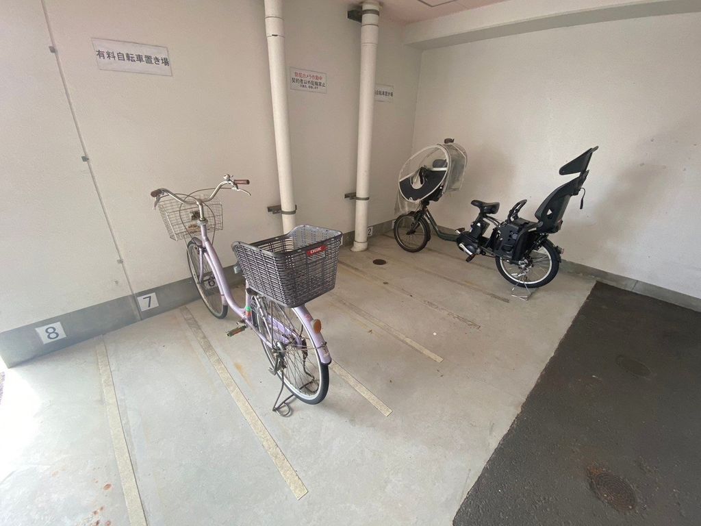 駐車場　駐車場