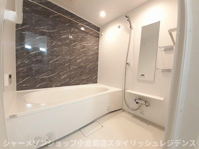 バス・シャワールーム　コンパクトで使いやすいお風呂です
