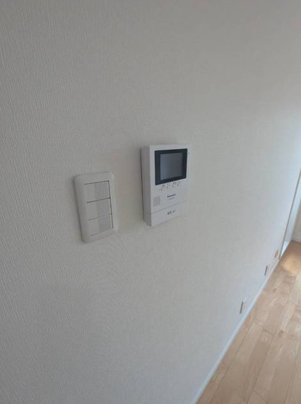 セキュリティ　モニター付きインターホンです。