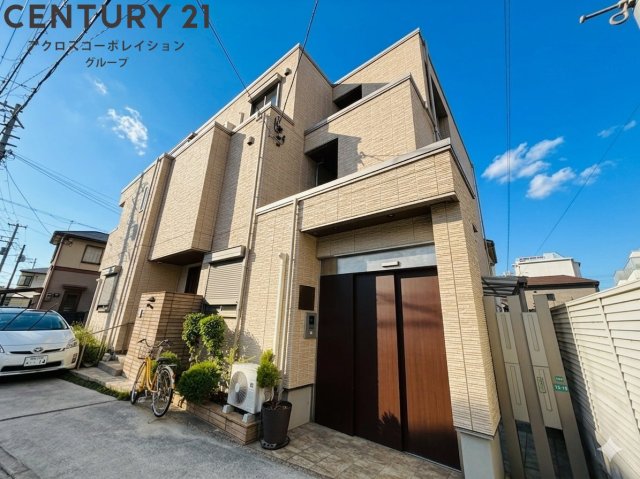 建物外観　オートロックで外部の人間が簡単に出入りできないため安心です。