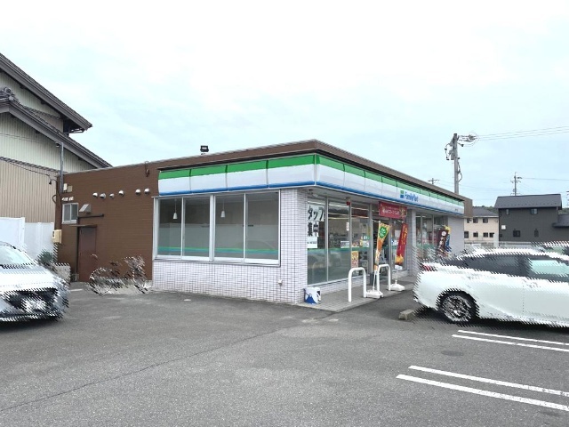 コンビニ　ファミリーマート東員町中上店（コンビニ）まで1506m
