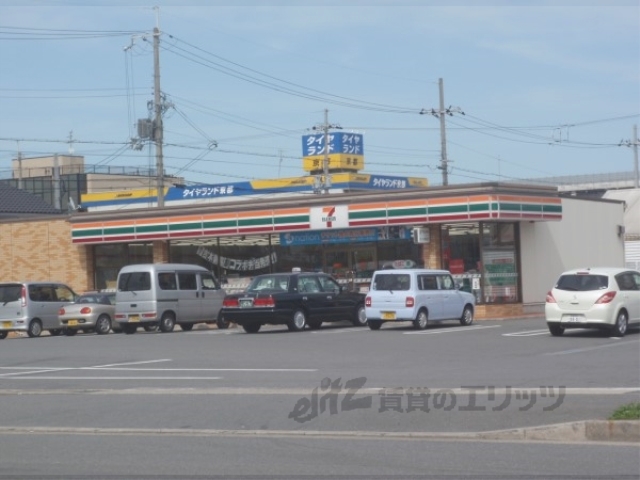 コンビニ　セブンイレブン上鳥羽卯ノ花店（コンビニ）まで300m