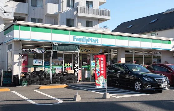 コンビニ　ファミリーマート まるいし希望丘店（コンビニ）まで312m