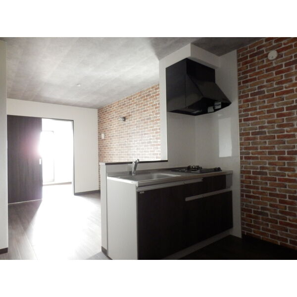 キッチン　建築中。キッチン。写真は302号室です。 間取りは02号室共