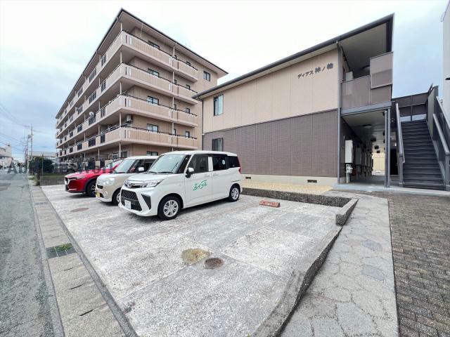 駐車場　駐車場