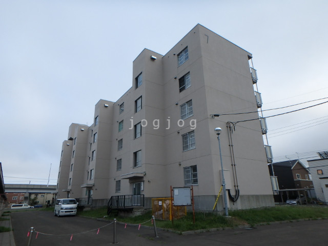 駐車場　建物外観