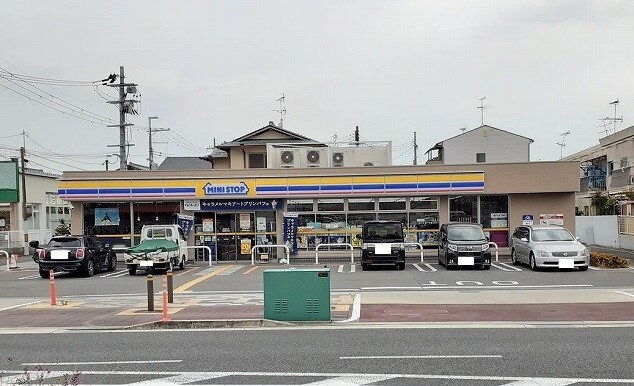 コンビニ　ミニストップ様（コンビニ）まで250m