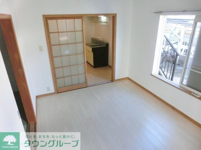 居室・リビング　シャッター完備の居室