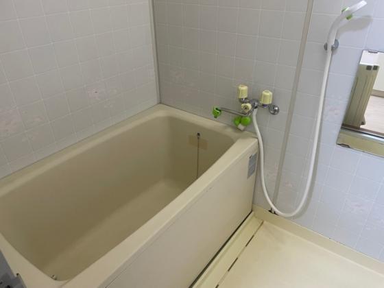 バス・シャワールーム　コンパクトで使いやすいお風呂です