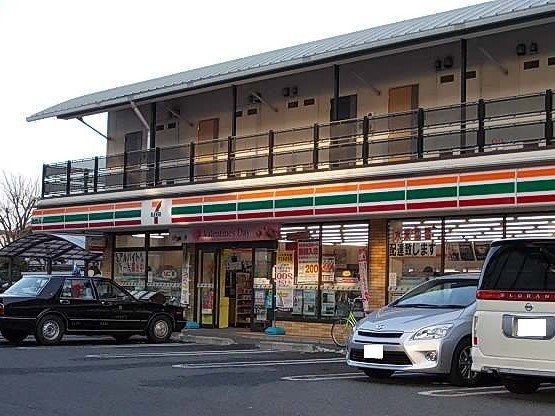 コンビニ　セブンイレブン（コンビニ）まで300m