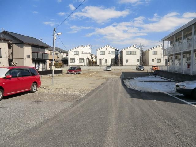 駐車場　大型敷地内駐車場あり　２台契約可