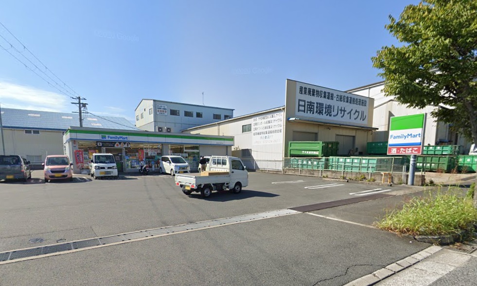 コンビニ　ファミリーマート富田林中野町東店（コンビニ）まで400m