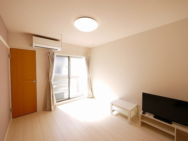 その他部屋・スペース　広くて明るい寝室