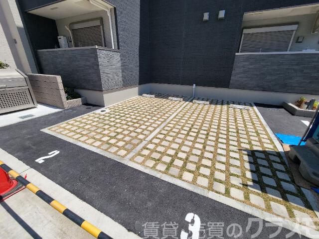 駐車場　敷地内駐車場