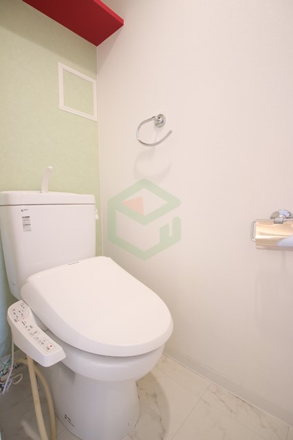 トイレ　落ち着いた色調のトイレです