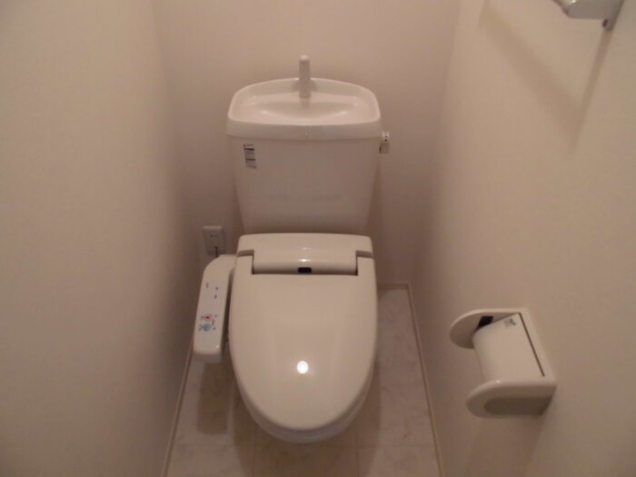 トイレ　※写真は102号室の物です