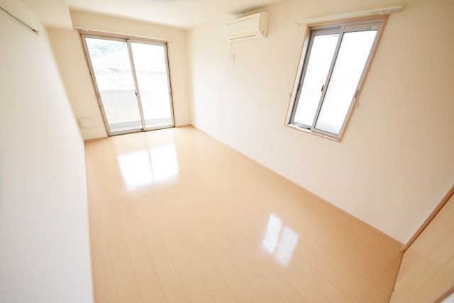 居室・リビング　角部屋２面採光