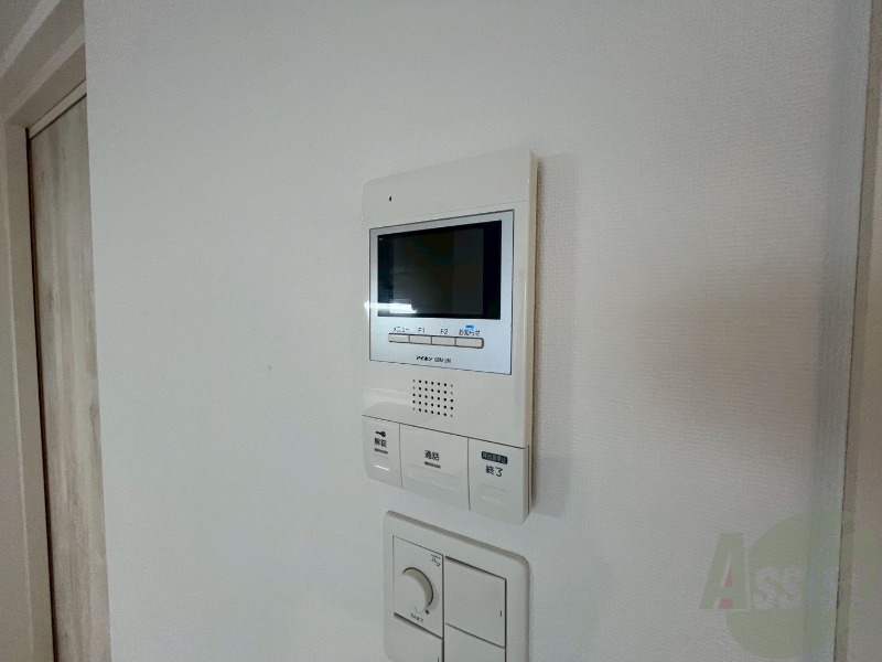 セキュリティ　ＴＶモニター付インターホンです。来客者の顔が見えるので安心！