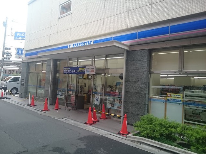 コンビニ　ローソン（コンビニ）まで679m