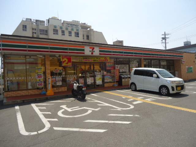 コンビニ　セブンイレブン（コンビニ）まで244m