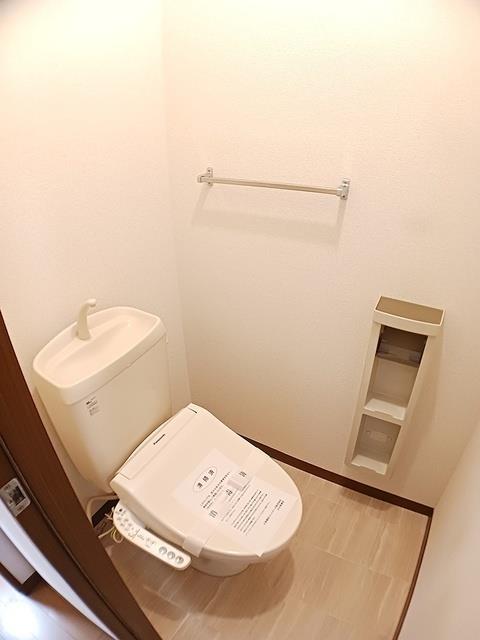 トイレ　温水洗浄便座