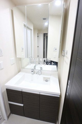 洗面設備　清潔感ある独立洗面台で毎日気持ちよく♪