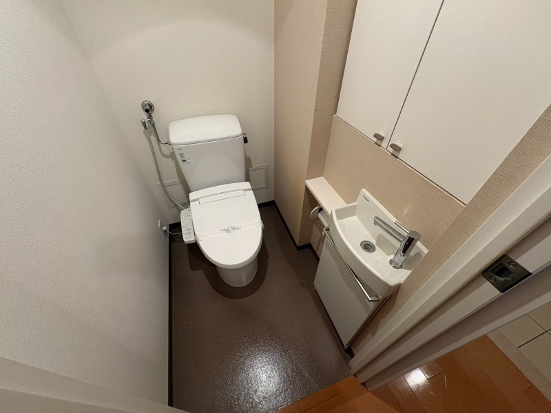 トイレ　トイレです。ウォシュレット付を探している方、おすすめです。