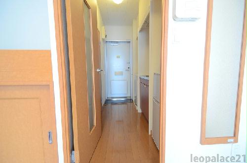 玄関　実際のお部屋と異なる場合がございます。