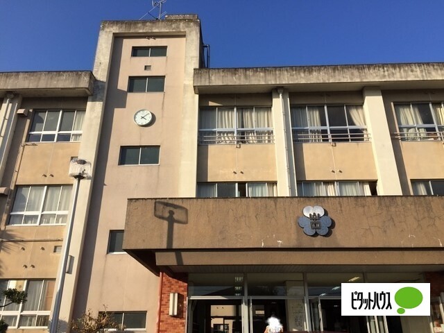 小学校　和歌山市立山口小学校（小学校）まで748m