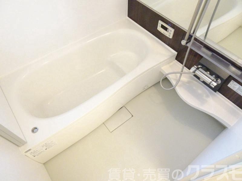 バス・シャワールーム　浴室乾燥機、追焚機能付き広々バスルーム♪