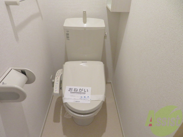 トイレ　トイレはこちらのウォシュレット付きになりますね