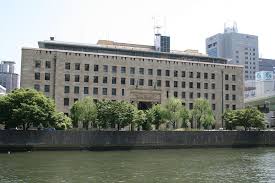 銀行　三井住友銀行大阪本店営業部（銀行）まで697m