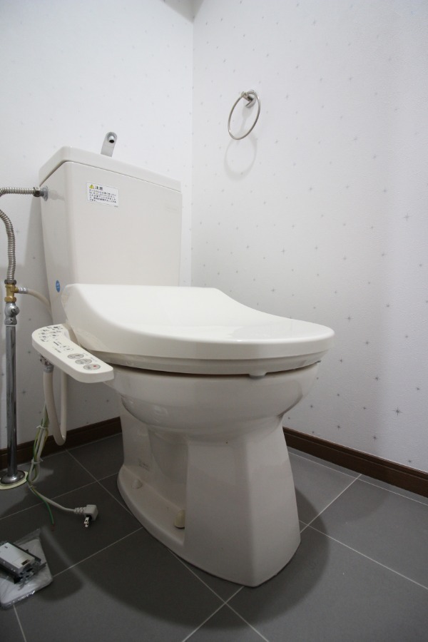 トイレ　トイレ温水洗浄便座