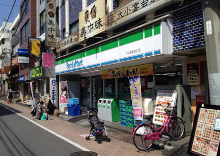 コンビニ　ファミリーマート 下井草駅南口店（コンビニ）まで570m