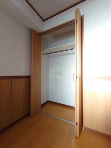 収納　モンシャトー中野・新井館