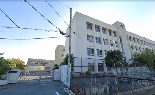 中学校　松原市立松原第六中学校（中学校）まで569m